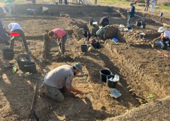La Junta, la Universidad de Málaga y el Ayuntamiento retoman las excavaciones en el yacimiento fenicio del Cerro del Villar