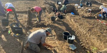 La Junta, la Universidad de Málaga y el Ayuntamiento retoman las excavaciones en el yacimiento fenicio del Cerro del Villar
