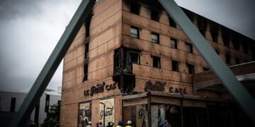Todo listo para comenzar la demolición del hotel Ibis de Málaga, con dos meses de trabajos por delante