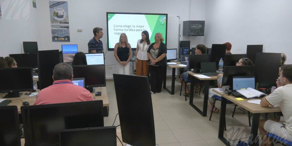 Manilva apuesta por el emprendimiento con una Master Class del programa de empleo y formación