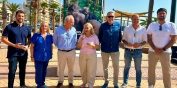El Paseo Marítimo de Los Boliches acoge una exposición fotográfica por el 25 aniversario de Bioparc Fuengirola