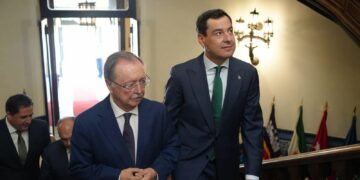 Moreno se compromete a «asumir los costes» para promocionar a Ceuta «como extensión de la Costa del Sol, Cádiz y el Campo de Gibraltar»