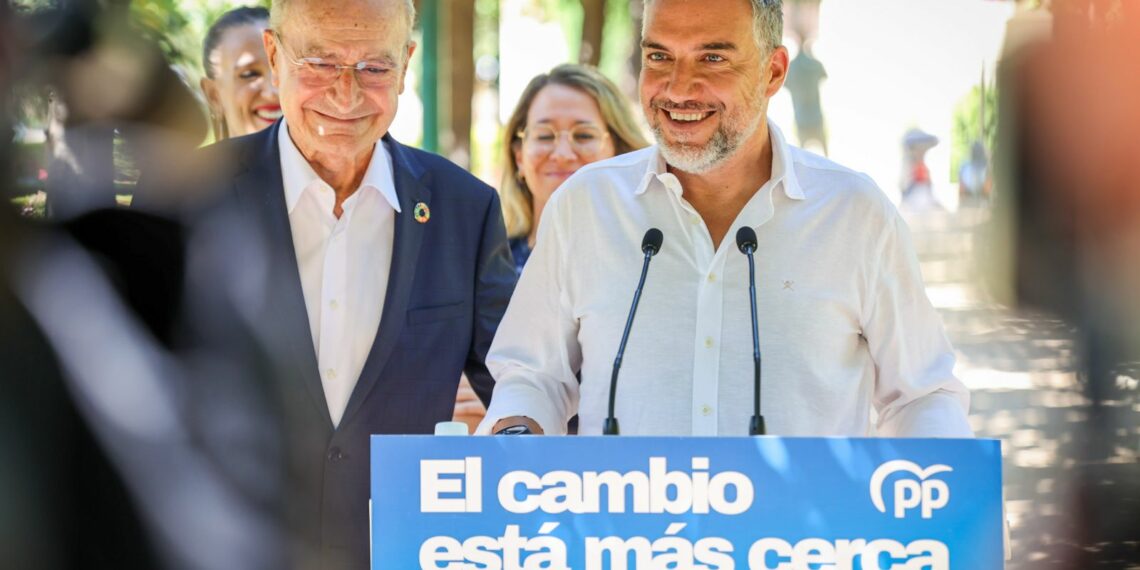 Bendodo contrapone el impulso del Ayuntamiento de Málaga a viviendas con «el bloqueo eléctrico» del Gobierno