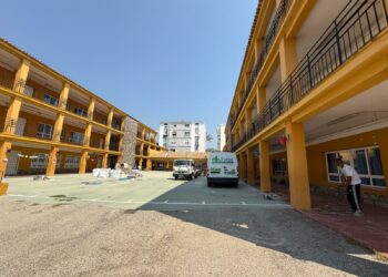 Continúan las mejoras de las instalaciones educativas de Estepona con la reforma integral de los baños del CEIP Santo Tomás de Aquino