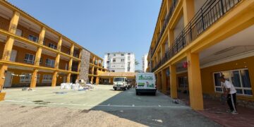 Continúan las mejoras de las instalaciones educativas de Estepona con la reforma integral de los baños del CEIP Santo Tomás de Aquino