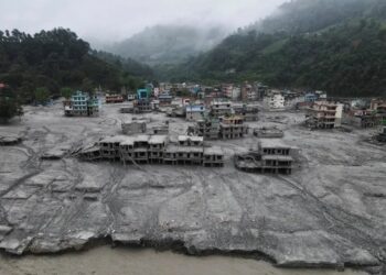 Localizan con vida a uno de los tres españoles desaparecidos tras las inundaciones en Nepal