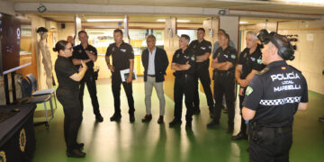 Marbella incorpora un sistema de realidad virtual pionero en Andalucía para reforzar la formación de la Policía Local