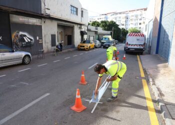 Mejorada la señalización vial del polígono industrial de Nueva Andalucía para reforzar la seguridad y agilizar la circulación