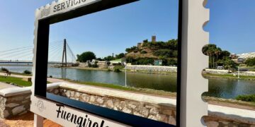 El Ayuntamiento de Fuengirola refuerza su imagen de marca con un nuevo punto ‘selfie’ en el Parque Fluvial
