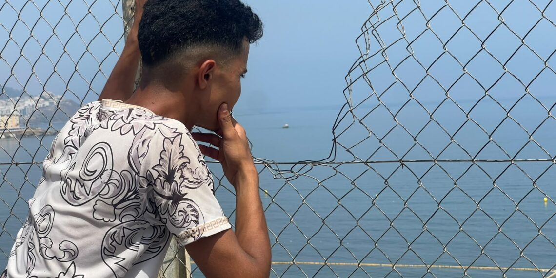 Interior eleva a 2.168 el número de menores identificados en Ceuta desde la entrada del 30 de julio