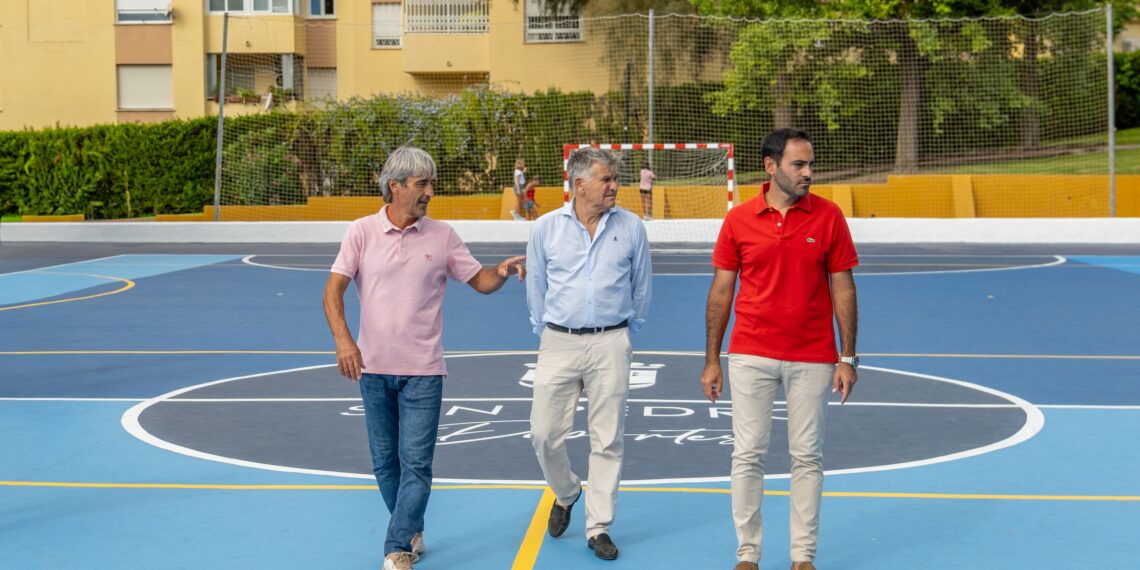 Finaliza el acondicionamiento de la pista de fútbol sala del polideportivo El Arquillo, que ha permitido mejorar su funcionalidad