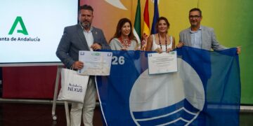 Mijas recibe un reconocimiento especial del organismo que entrega las Banderas Azules por la concienciación ambiental en las playas