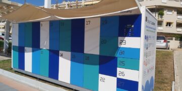 Torremolinos instala taquillas inteligentes en las playas para guardar pertenencias y cargar el móvil