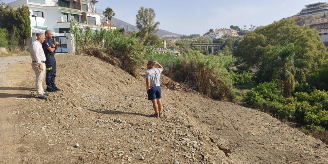 Benalmádena refuerza la prevención de incendios en las zonas de mayor riesgo del municipio