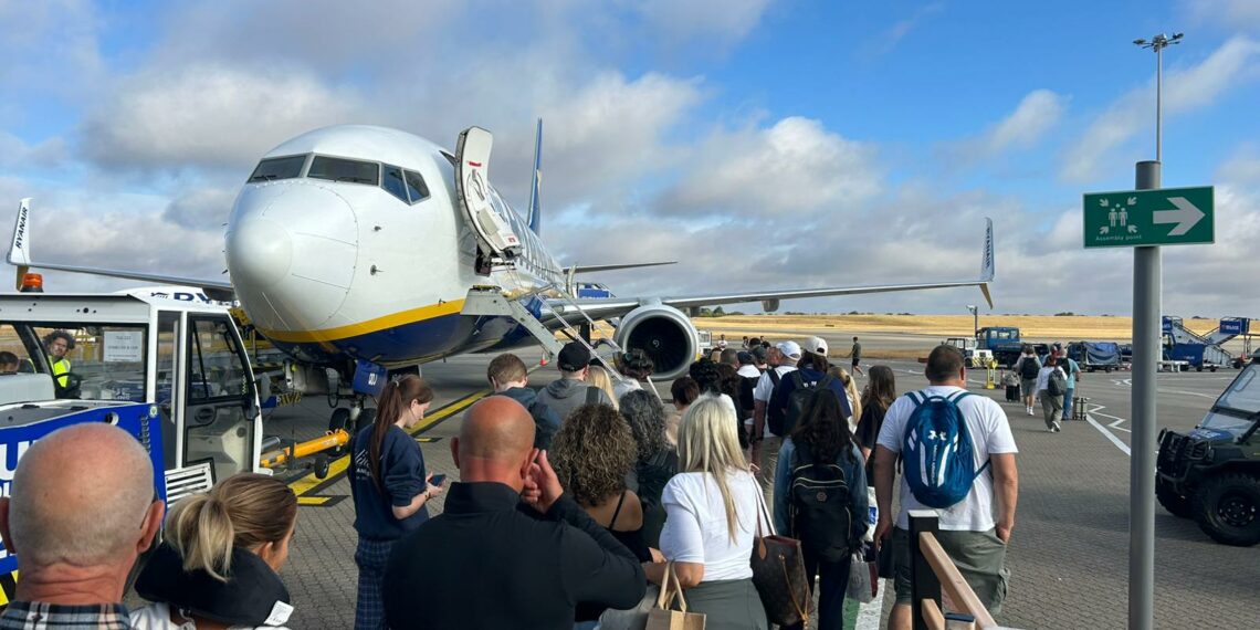 Caos en un vuelo hacia Málaga: sus pasajeros, desalojados y obligados a hacer noche en un aeropuerto de Londres