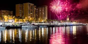 La Feria de Málaga comienza esta medianoche con el tradicional espectáculo de fuegos artificiales, música y drones