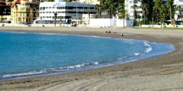 Bajada de temperaturas en el mar de Málaga: 13 grados menos en apenas una semana