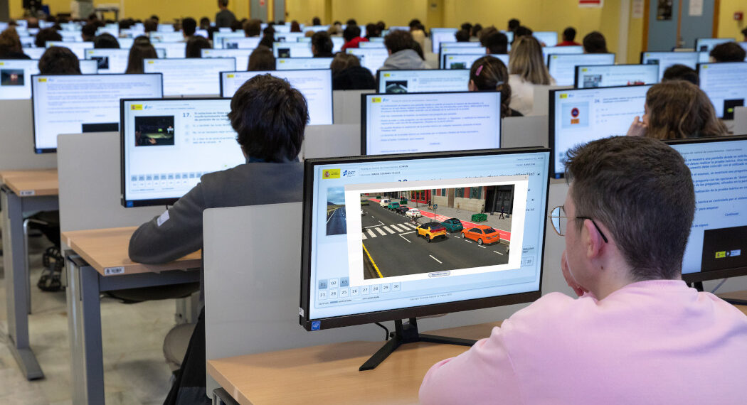 Las autoescuelas se plantan ante el colapso con los exámenes de conducir: «Málaga está discriminada por la DGT»