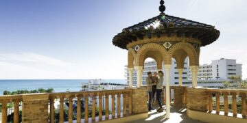 Los viajeros de sol y playa eligen la provincia de Málaga por su capacidad para combinar descanso y experiencias auténticas