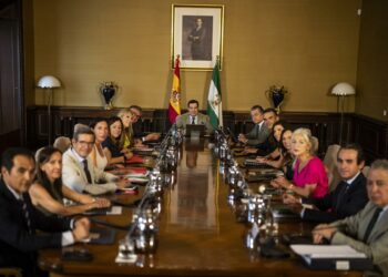 Los grandes incendios del verano y los seísmos de Granada ocupan el centro del Gobierno andaluz en la vuelta a las reuniones