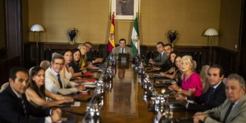 Los grandes incendios del verano y los seísmos de Granada ocupan el centro del Gobierno andaluz en la vuelta a las reuniones