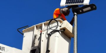 Nuevas luminarias solares mejorarán la iluminación del extrarradio de Estepona