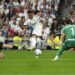 El Málaga se lleva un severo y lógico correctivo del Bernabéu