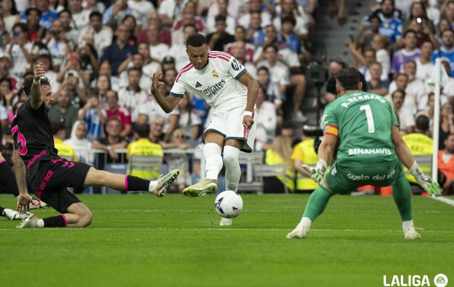 El Málaga se lleva un severo y lógico correctivo del Bernabéu