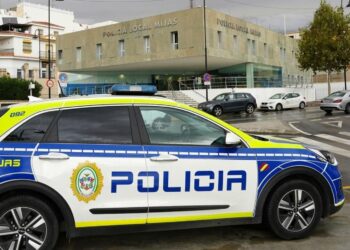 Heridos leves agentes de la Policía Local de Mijas tras una persecución a un coche robado