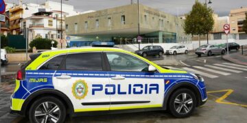 Heridos leves agentes de la Policía Local de Mijas tras una persecución a un coche robado