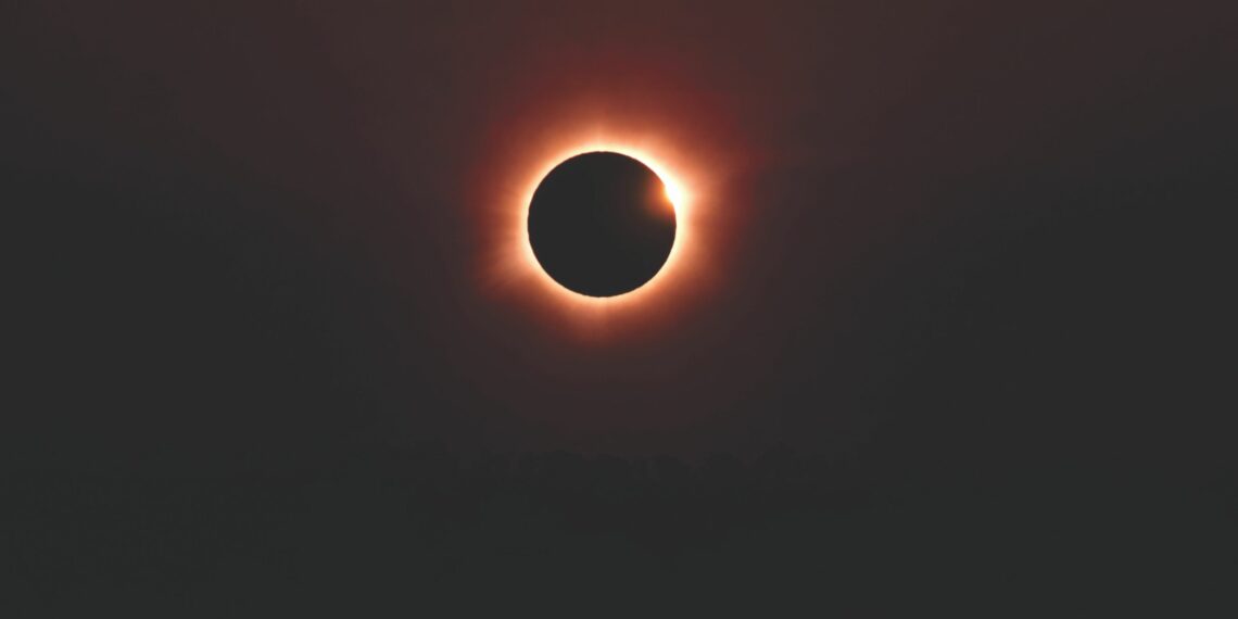 Andalucía se prepara para ver este miércoles un eclipse solar por primera vez en más de un siglo