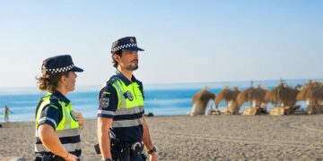 La Policía Local mantiene un dispositivo con un centenar de efectivos para la vigilancia de las playas de Marbella