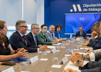 La Diputación de Málaga se cita con el nuevo consejero de Turismo para «reforzar la colaboración con la iniciativa privada y abordar los retos del sector»