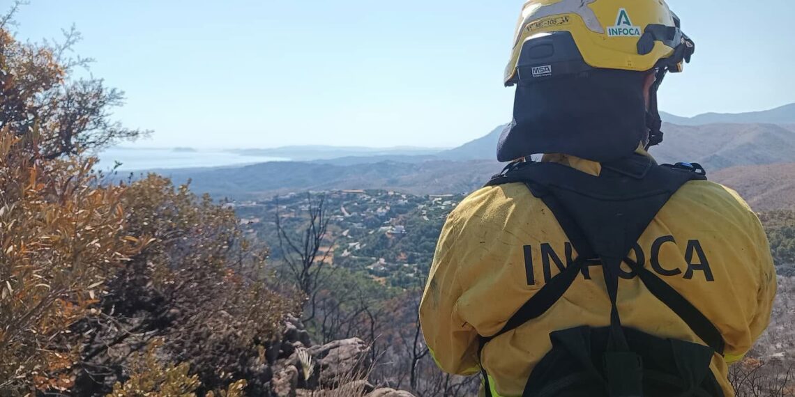 El incendio forestal de Benahavís, controlado: los bomberos ya buscan su extinción