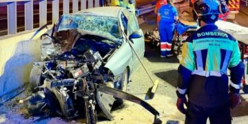 Dos heridos en una colisión frontal de madrugada entre dos turismos en la A-7 por Estepona