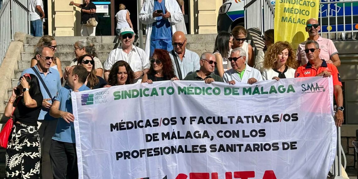 Médicos de Málaga muestran su apoyo a sanitarios de Ceuta: «Urgencias necesita el triple del personal actual»