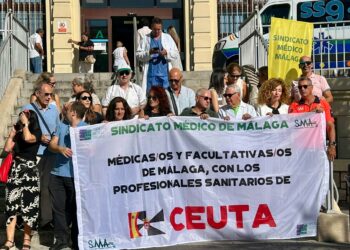 Médicos de Málaga muestran su apoyo a sanitarios de Ceuta: «Urgencias necesita el triple del personal actual»