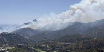 El incendio de Benahavís afecta ya a más de 300 hectáreas aunque evoluciona favorablemente