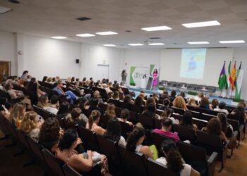 Más de un centenar de profesionales abordan la prevención del suicidio en el Clínico de Málaga