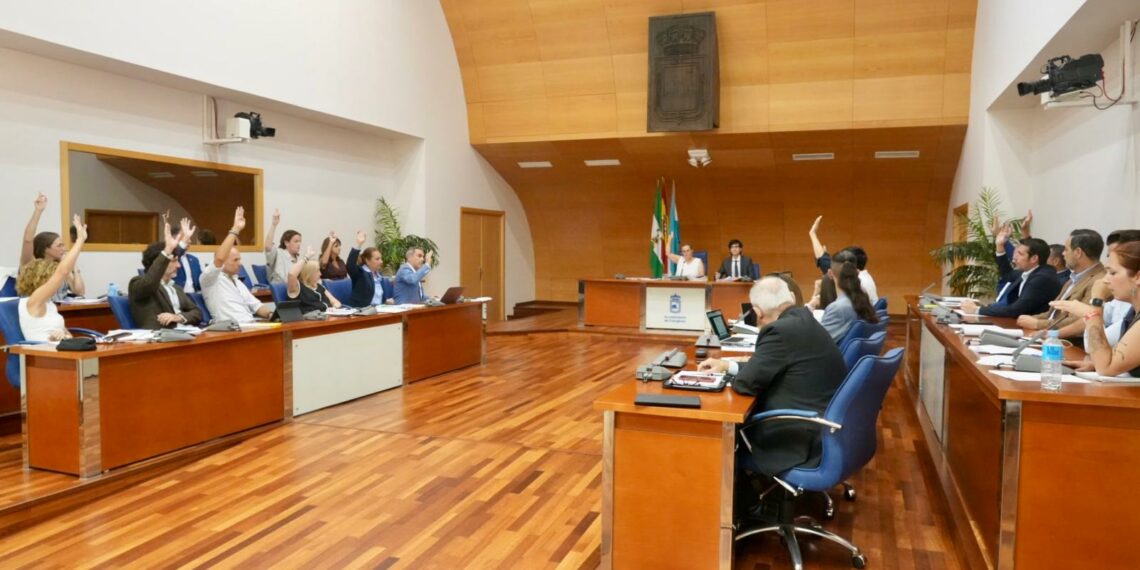 El Ayuntamiento de Fuengirola aprueba sus cuentas de 2024 con un resultado positivo de 16,6 millones de euros