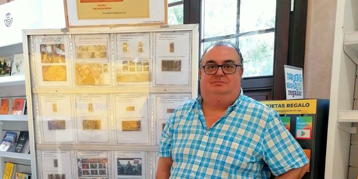 La oficina principal de Correos en Málaga exhibe una exposición dedicada a El Señor de los Anillos