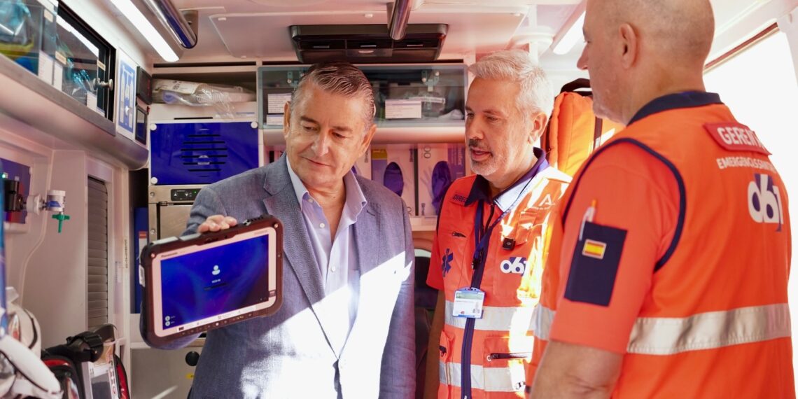 Antonio Sanz entrega 850 nueva tablets a los equipos de urgencias y emergencias andaluces