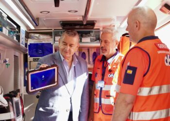 Antonio Sanz entrega 850 nueva tablets a los equipos de urgencias y emergencias andaluces