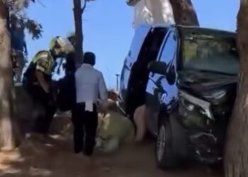 Grave accidente en Marbella: un vehículo cae por un terraplén tras una colisión múltiple en el Puente de la Represa