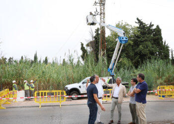 Marbella elimina siete torres de media tensión en la zona de Golden Beach