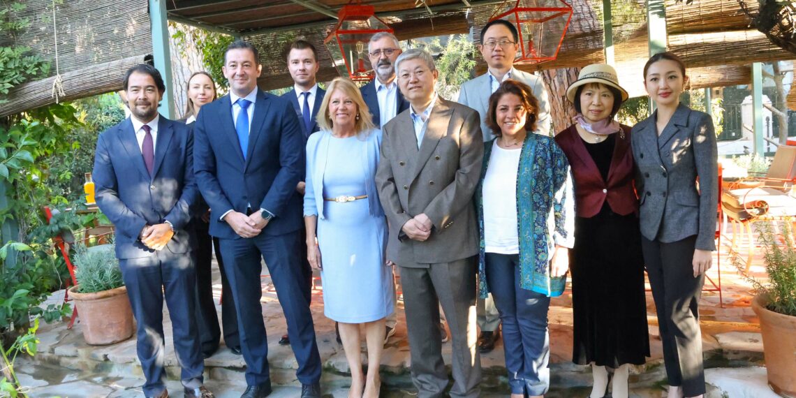 Marbella respalda una iniciativa de Les Roches para reforzar los vínculos académicos y empresariales con China