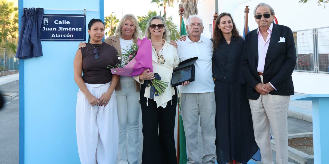 Marbella rinde homenaje al empresario y emprendedor Juan Jiménez Alarcón dando su nombre a una calle de San Pedro Alcántara