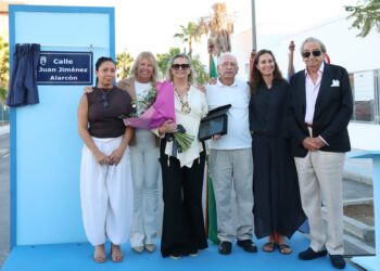 Marbella rinde homenaje al empresario y emprendedor Juan Jiménez Alarcón dando su nombre a una calle de San Pedro Alcántara