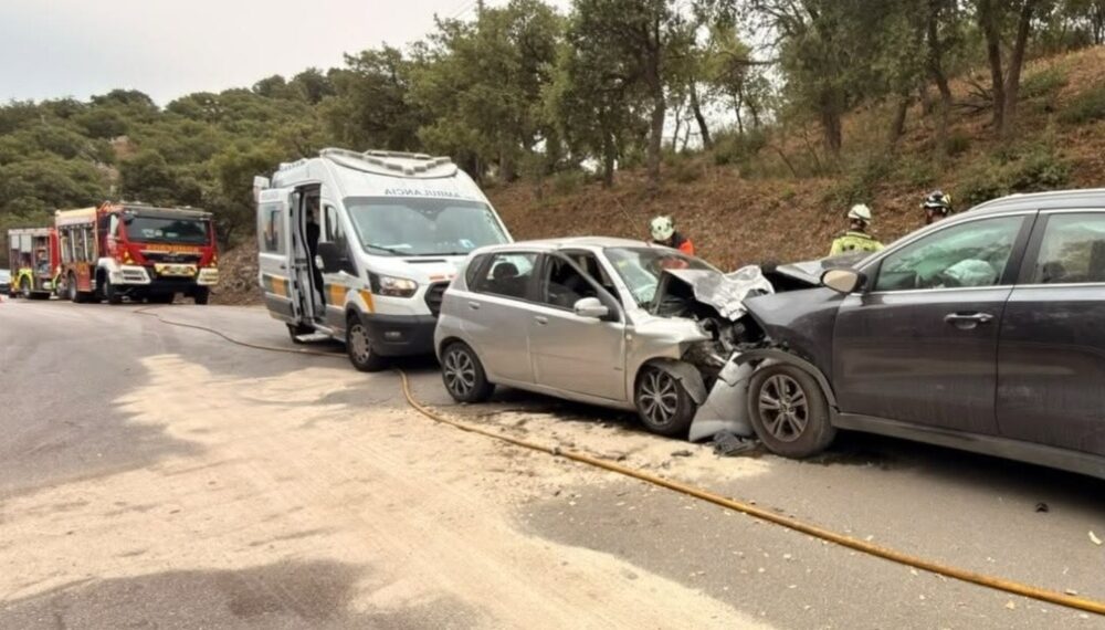 Evacuadas al Hospital Costa del Sol cuatro heridos tras una colisión en la carretera MA-8300 de Casares