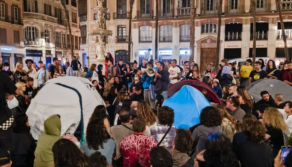 Colectivos por la vivienda mantienen la manifestación en Málaga y anuncian una nueva movilización